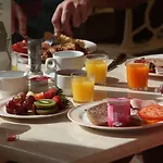 Aparthotel Ona Beverly Hills 4*