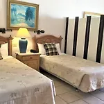 Ona Beverly Hills Aparthotel 4*